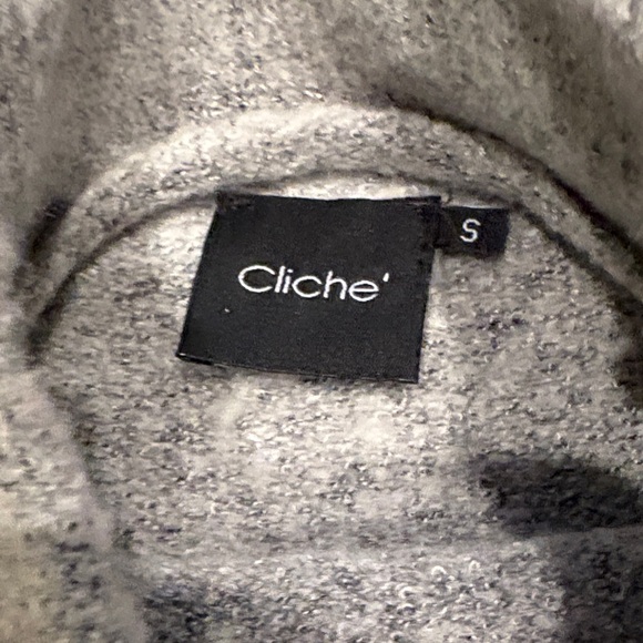 Colorblock Turtleneck Sweater - Picture 2 of 5